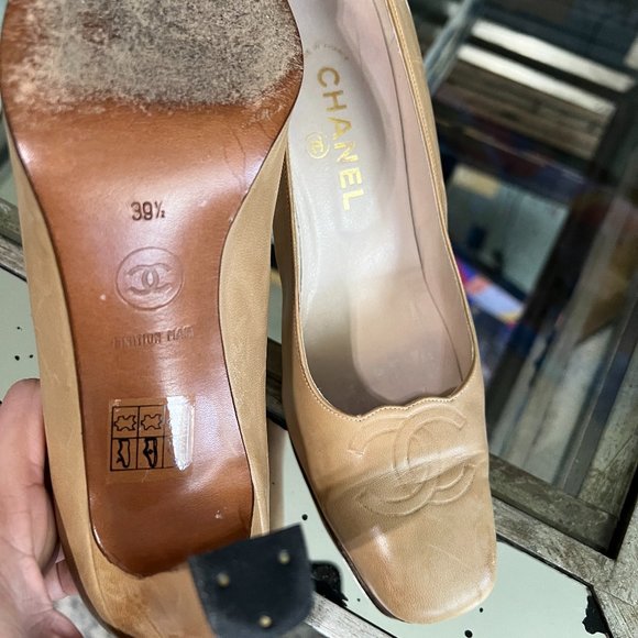 Authentic Vintage Chanel leather heels taupe/nude - Picture 2 of 11